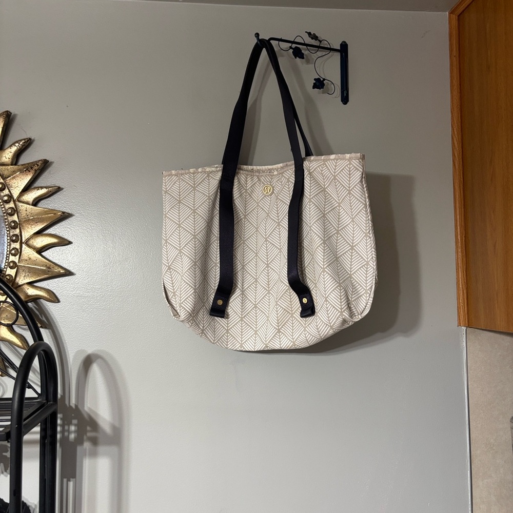 LULULEMON BEACH TOTE BAG! FLAWED!